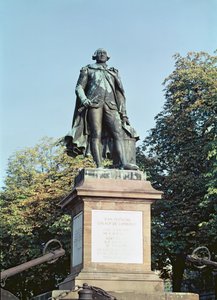La Perousen kreivin Jean Francois de Galaupin (1741-88) patsas Laperousen paikalla